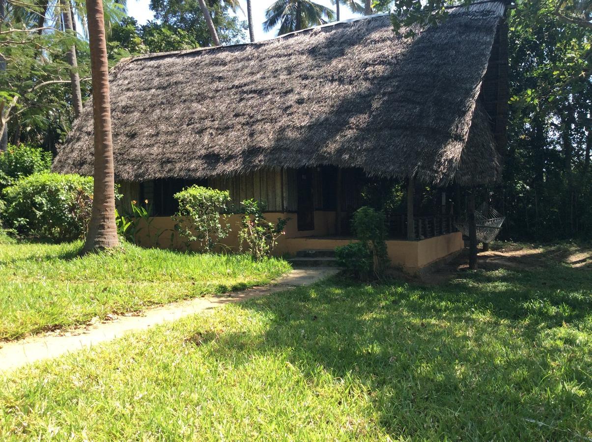 Peponi Beach Resort Pangani Bilik gambar